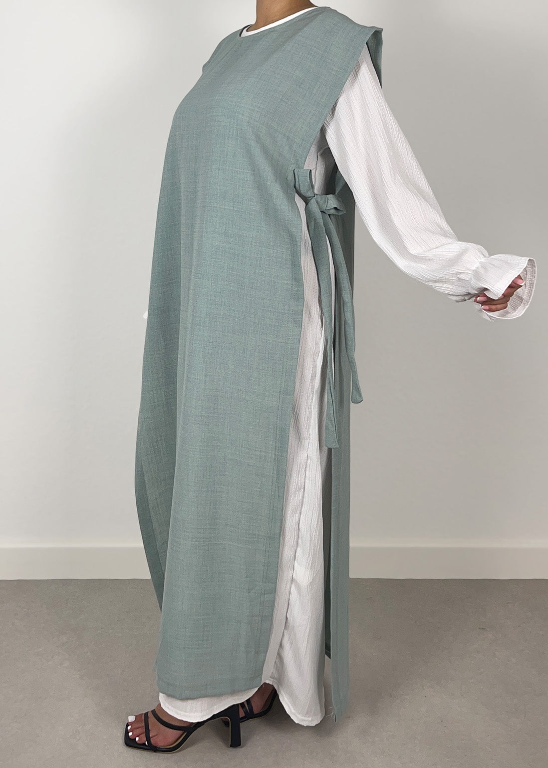 Maxikleid mit Schleifendetails