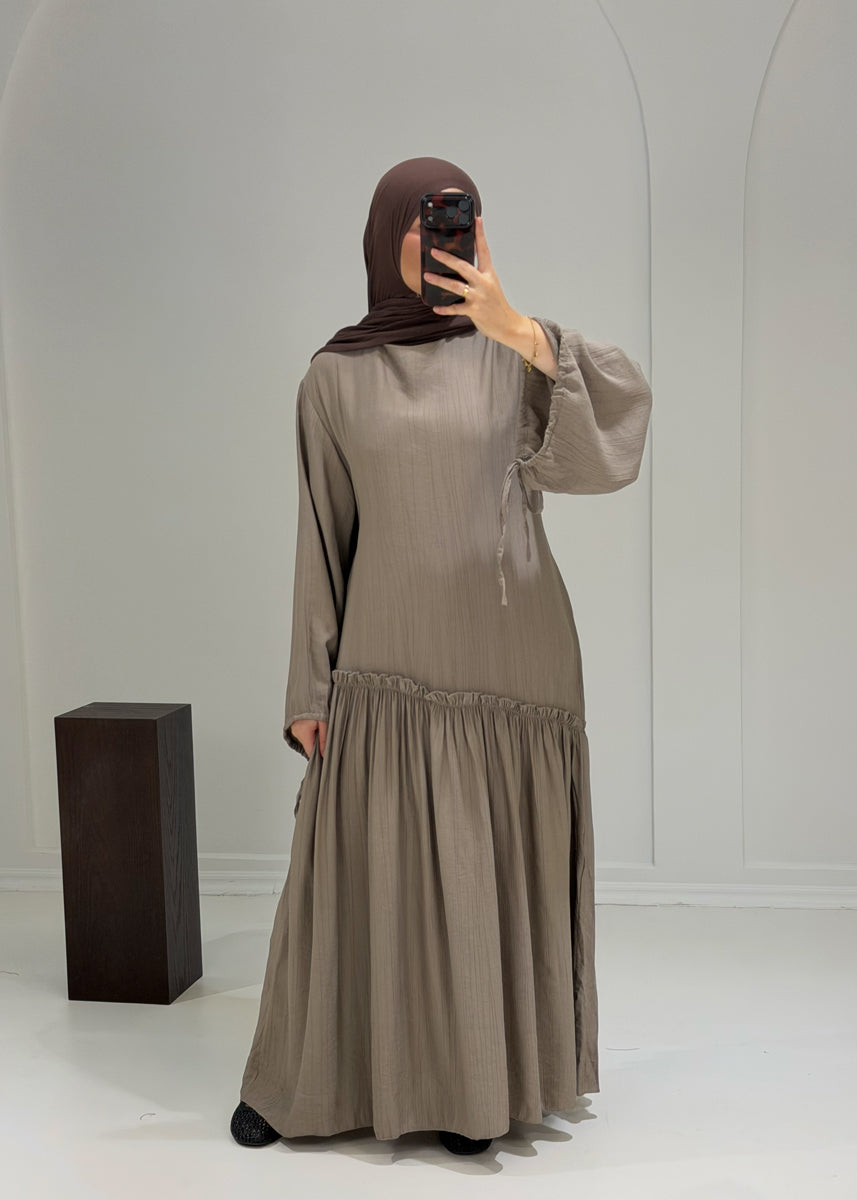 Maxikleid mit Volant & Bindedetail