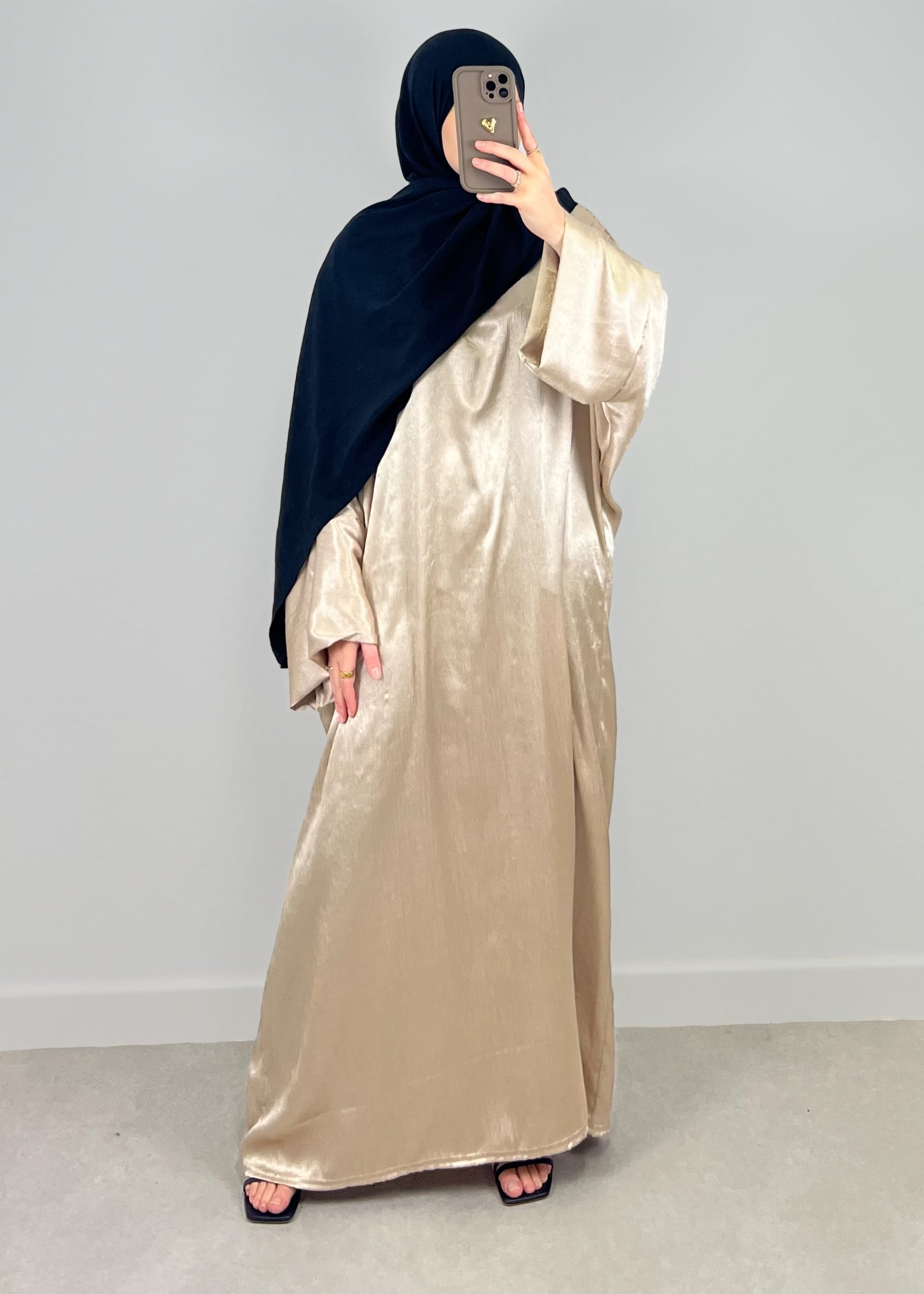 Schimmernde Abaya Beige